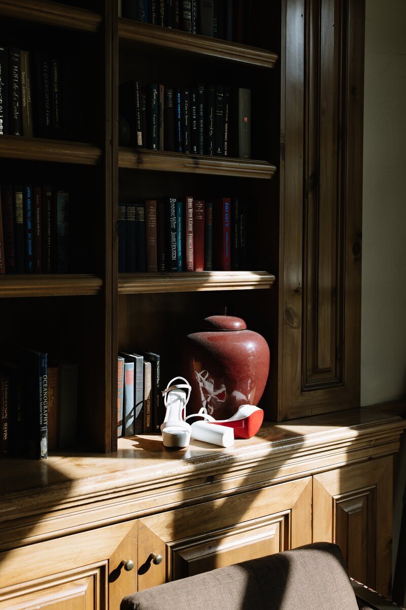 image of cabinet and vase by idaho elopement photographer 