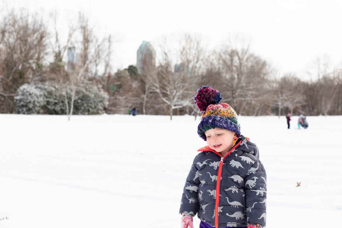LightCreative_202201_DorotheaDixParkSnowDay_RaleighDocumentaryFamilyPhotographer_003_blog