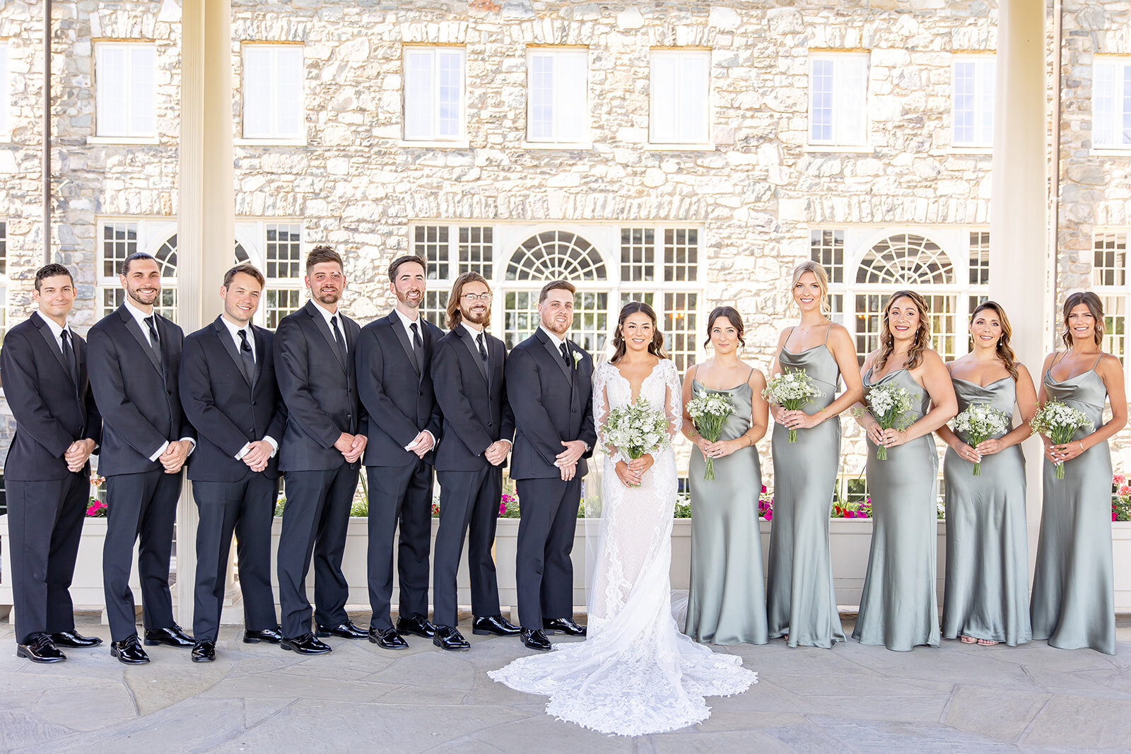 entire wedding party for photo
