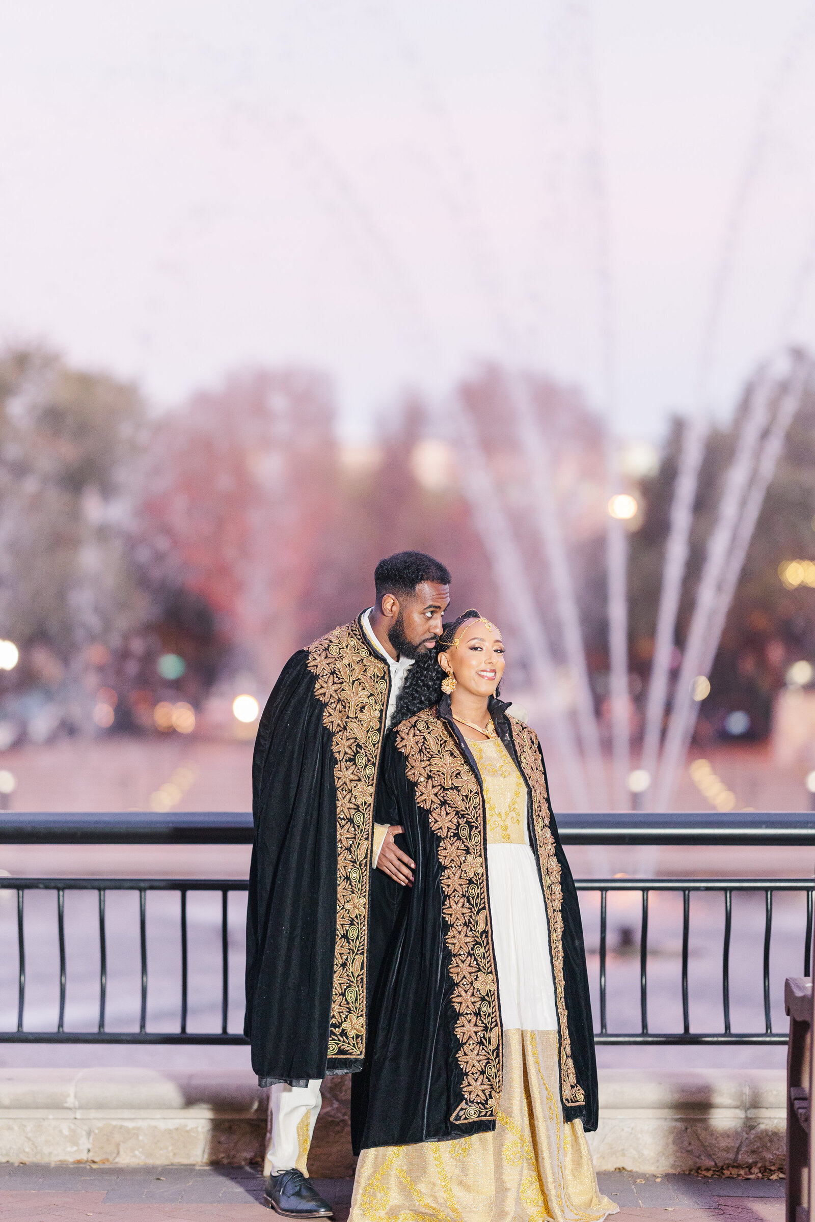 Bride-and-groom-infront-of-fountain