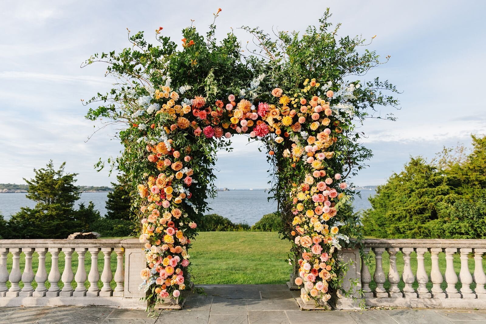 leila-james-events-newport-rhode-island-luxury-wedding-planner-castle-hill-inn-venue-erin-mcginn-wedding-photographer-bright-florals-CH0498 copy