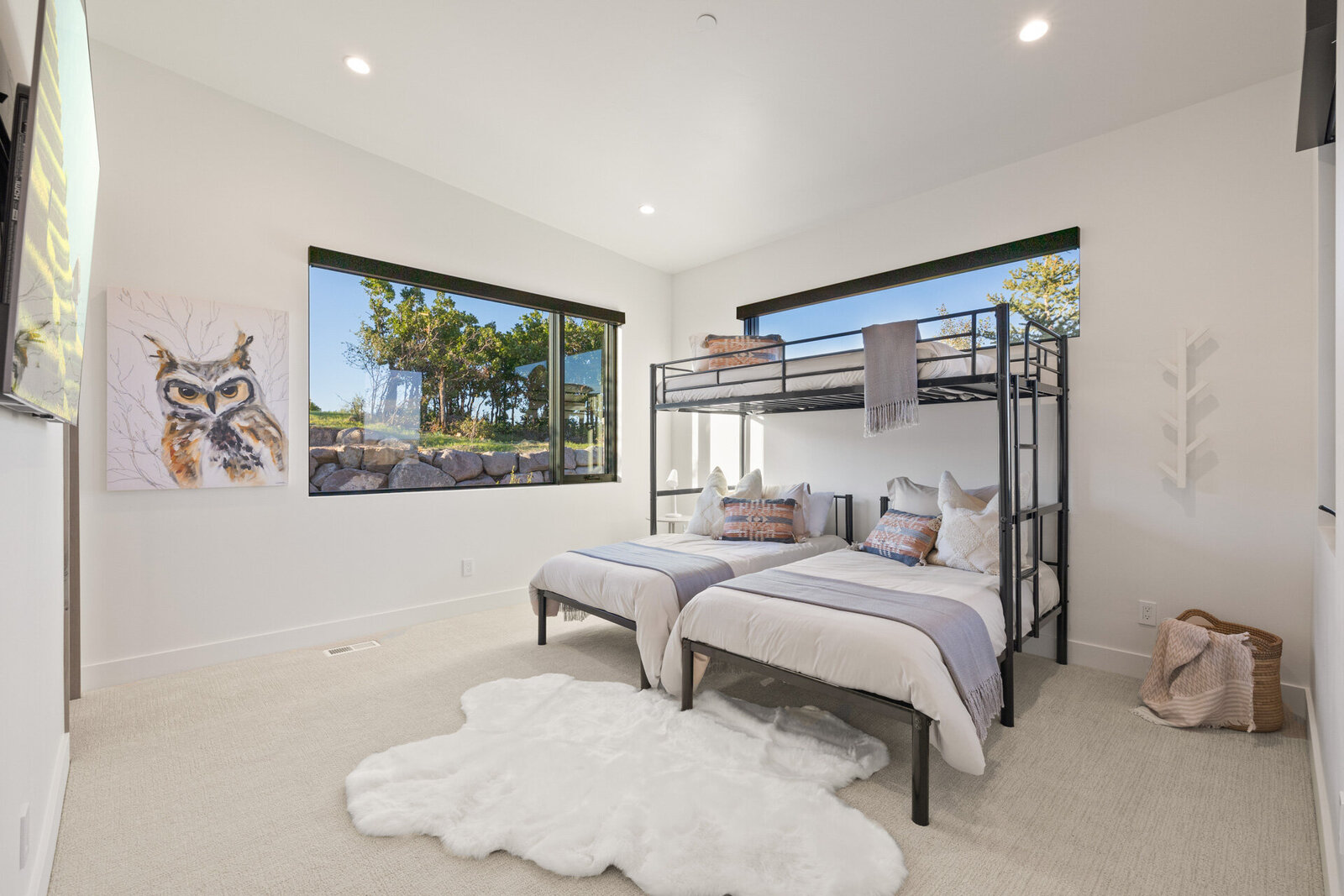 Chalet-and-Co-Park-City-Interior-Designer-kids-bedroom-bunk-beds-organic-white-rug