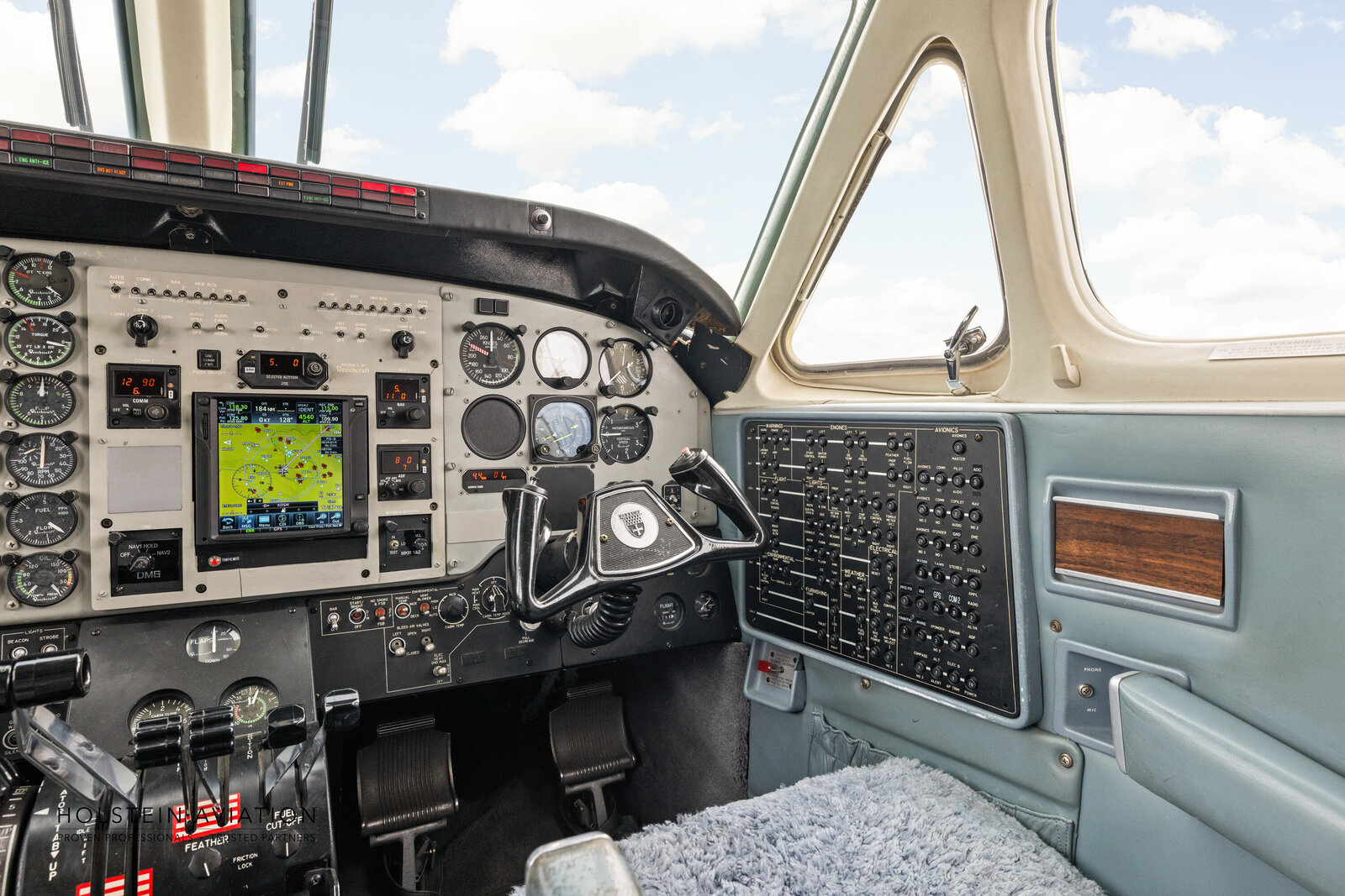 KingAir C90B Watermark-5
