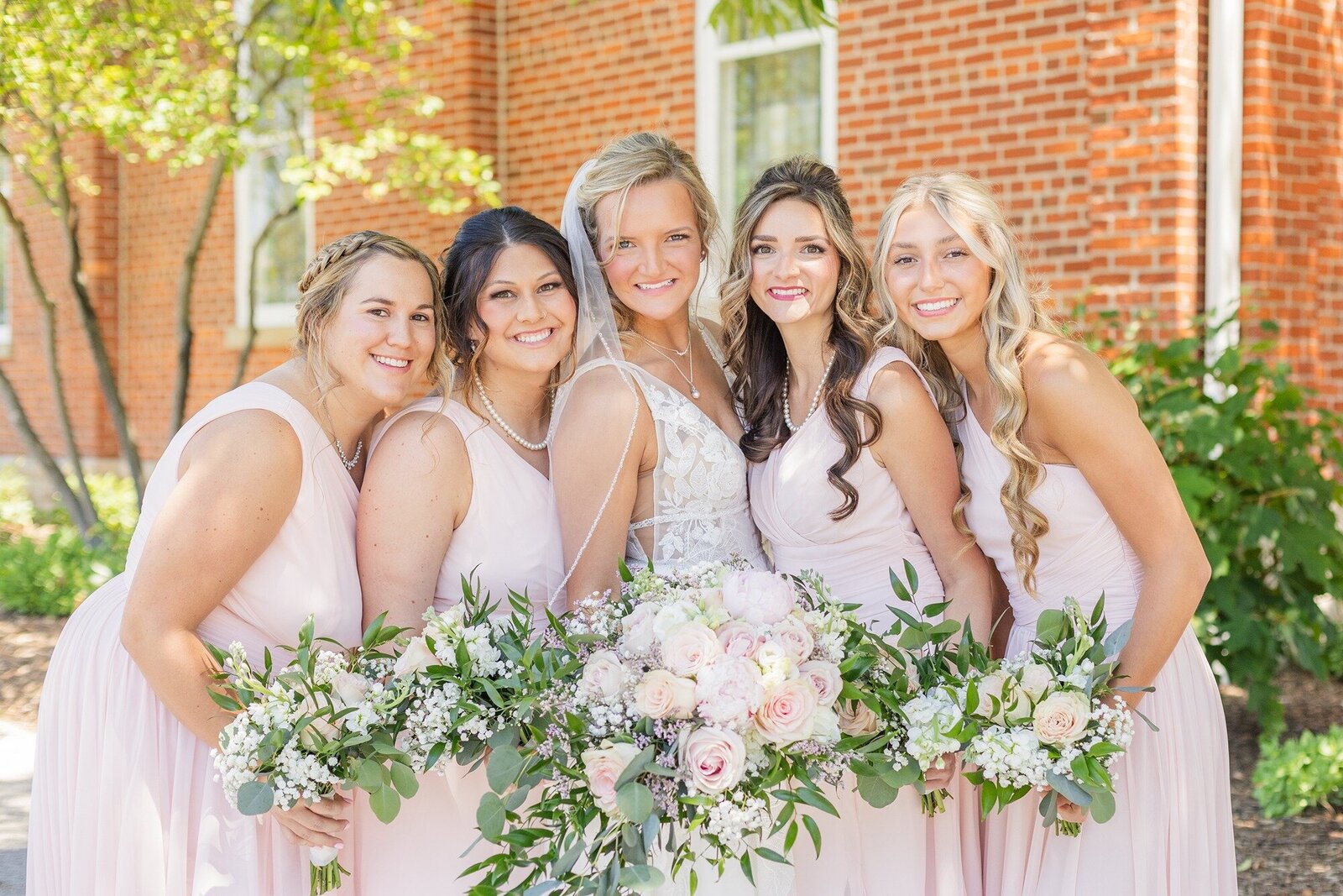 dellinger-ohio-bridal-party-with-bouquets-1