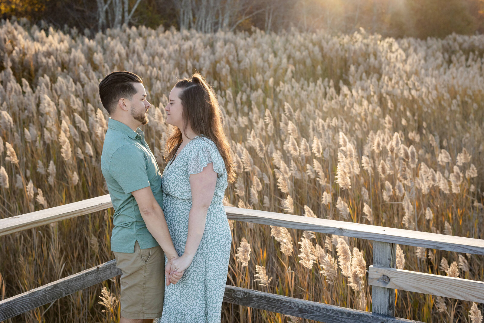 golden-hour-engagement-couple-with-reeds-lisa-gilbert