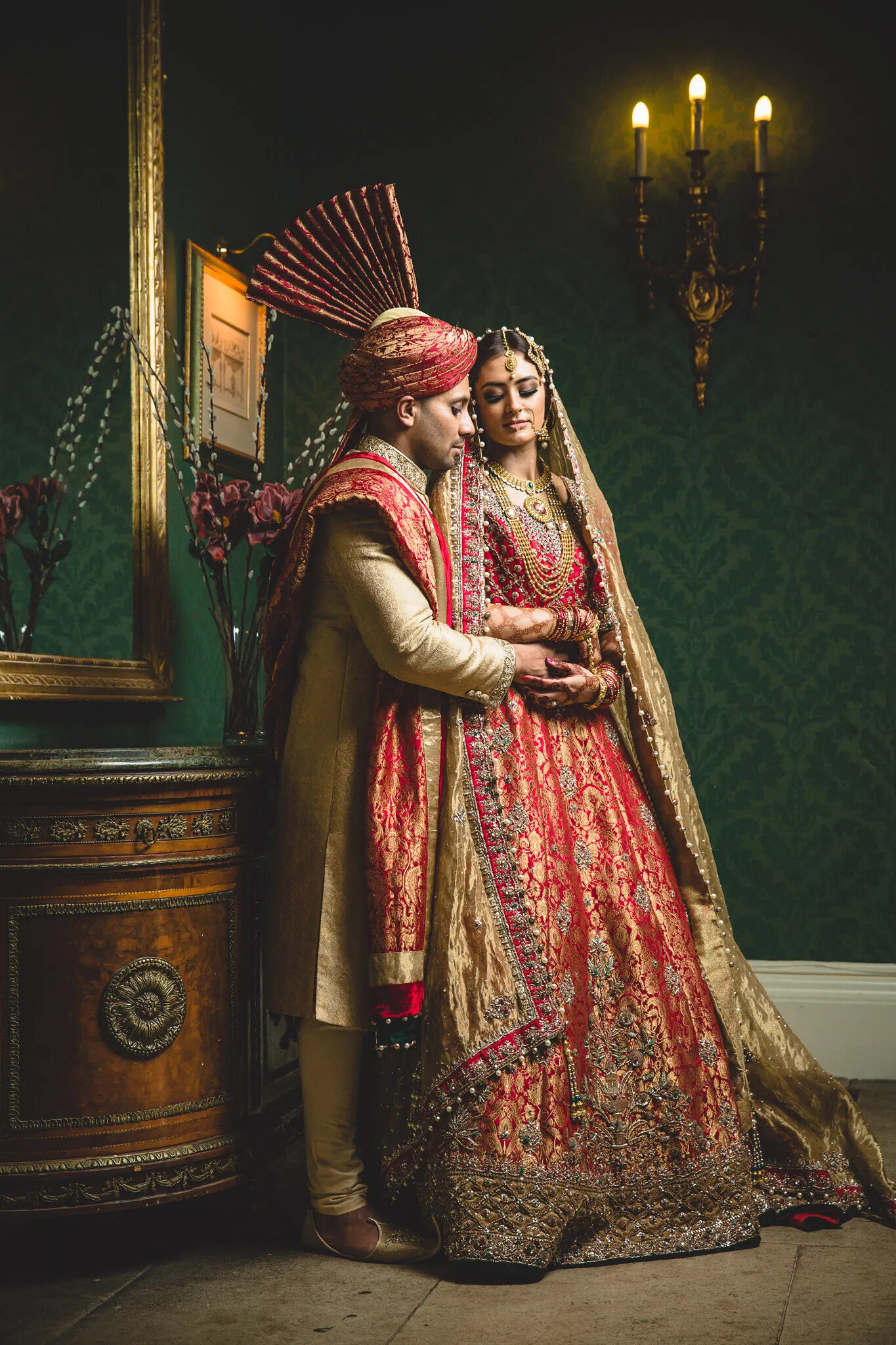 creative wedding photo of a brie and groom at their hindu wedding by indian wedding photographer tobiah tayo