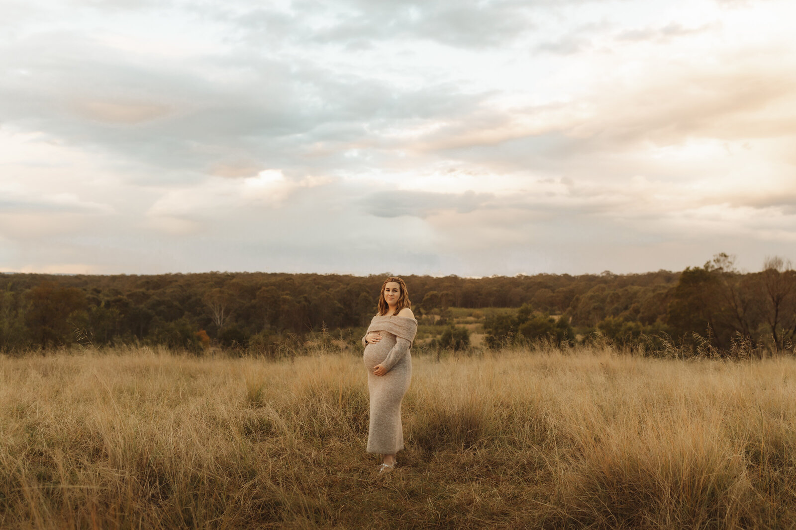 glowing-mama-session-north-west-sydney-fields