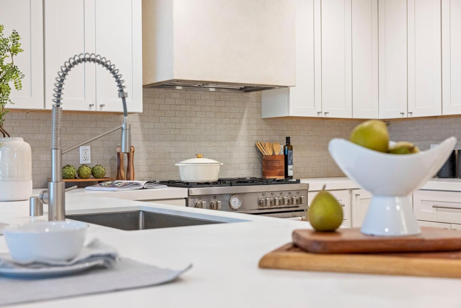 close-up-of-modern-faucet-new-home