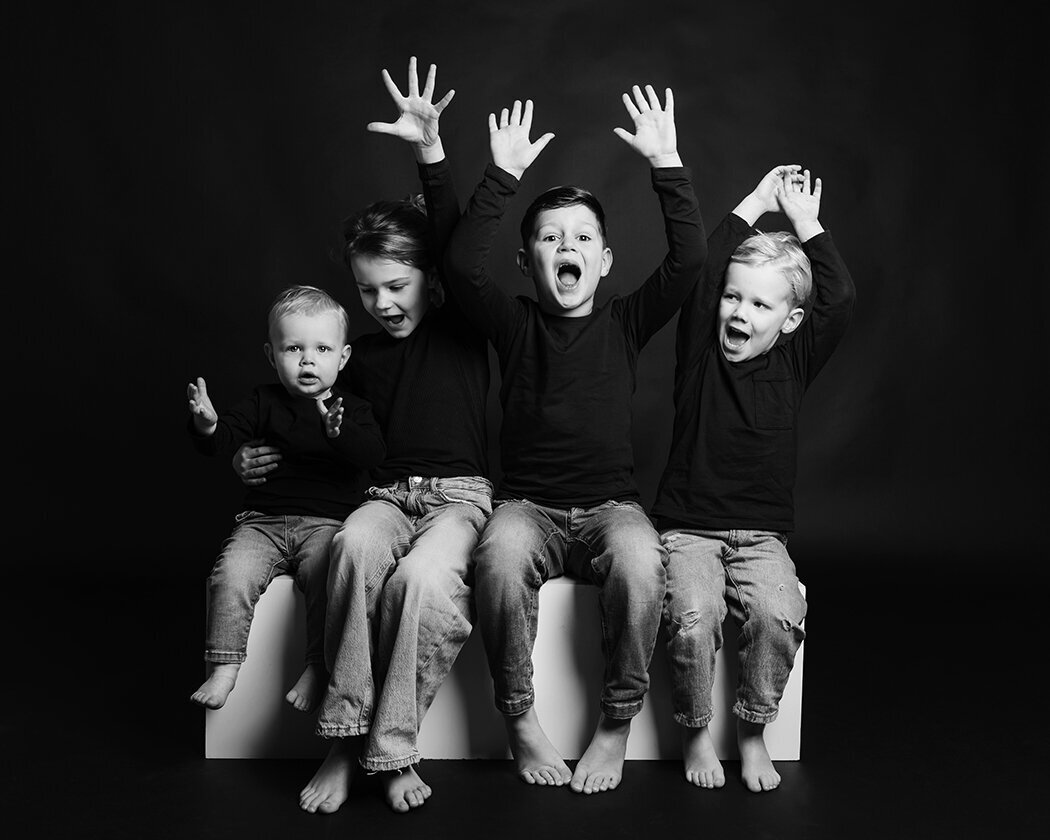 Kinderportret studio, zwarte achtergrond 002