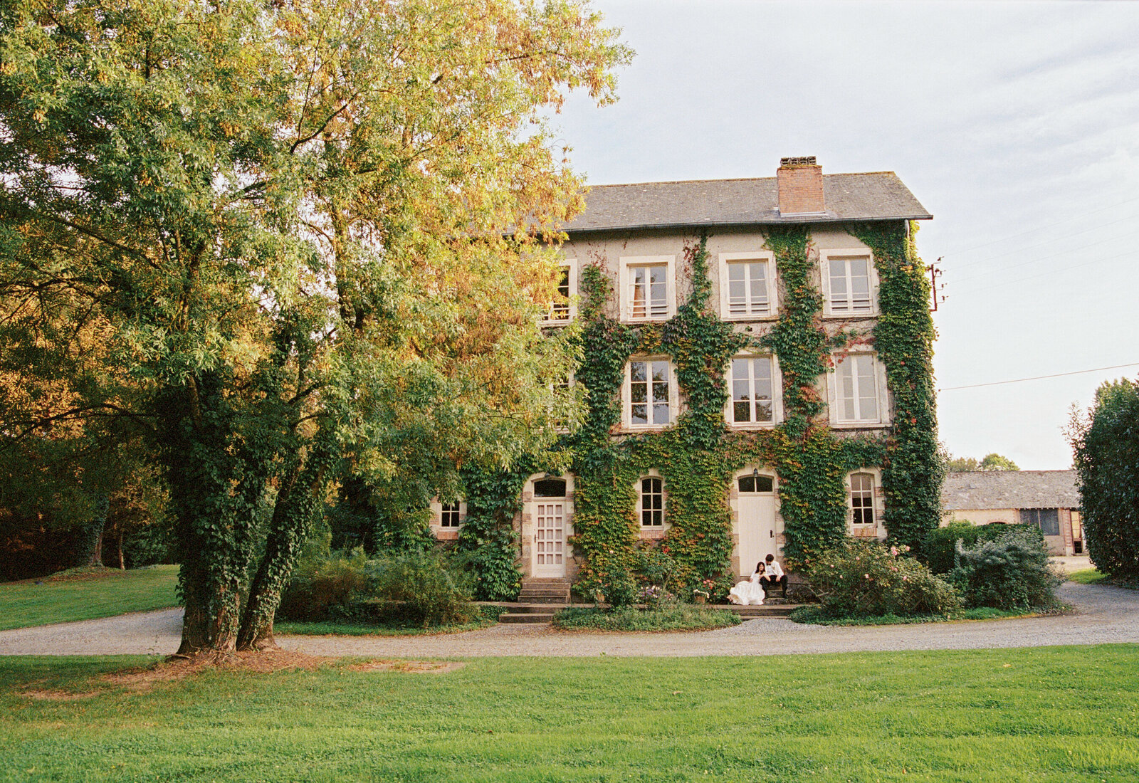 Film-Wedding-Photographer-Zara-Staples-Weddings393