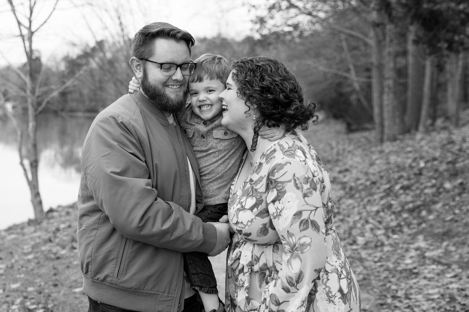 mcdowell-nature-preserve-maternity-photos-lake-nature (3)