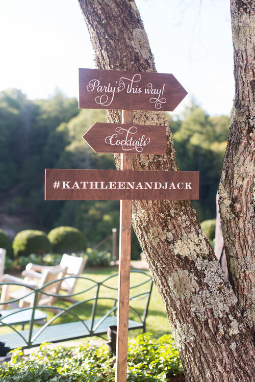 wedding-wood-directional-signs