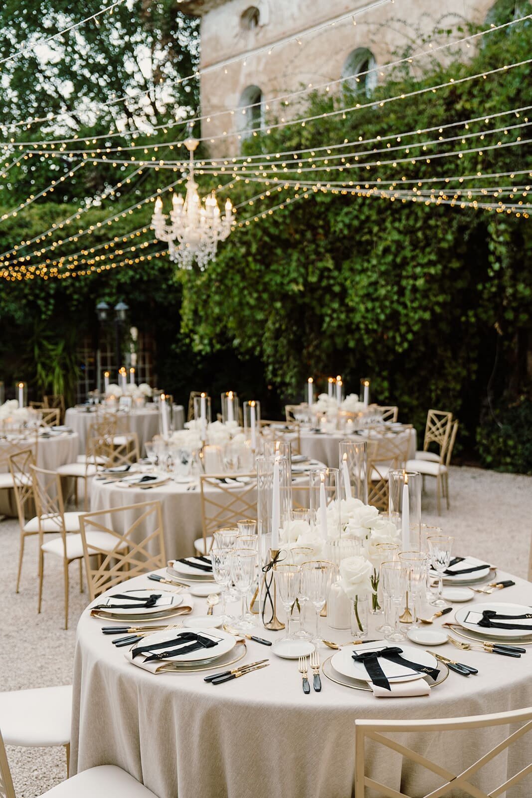 Elegant-courtyard-wedding