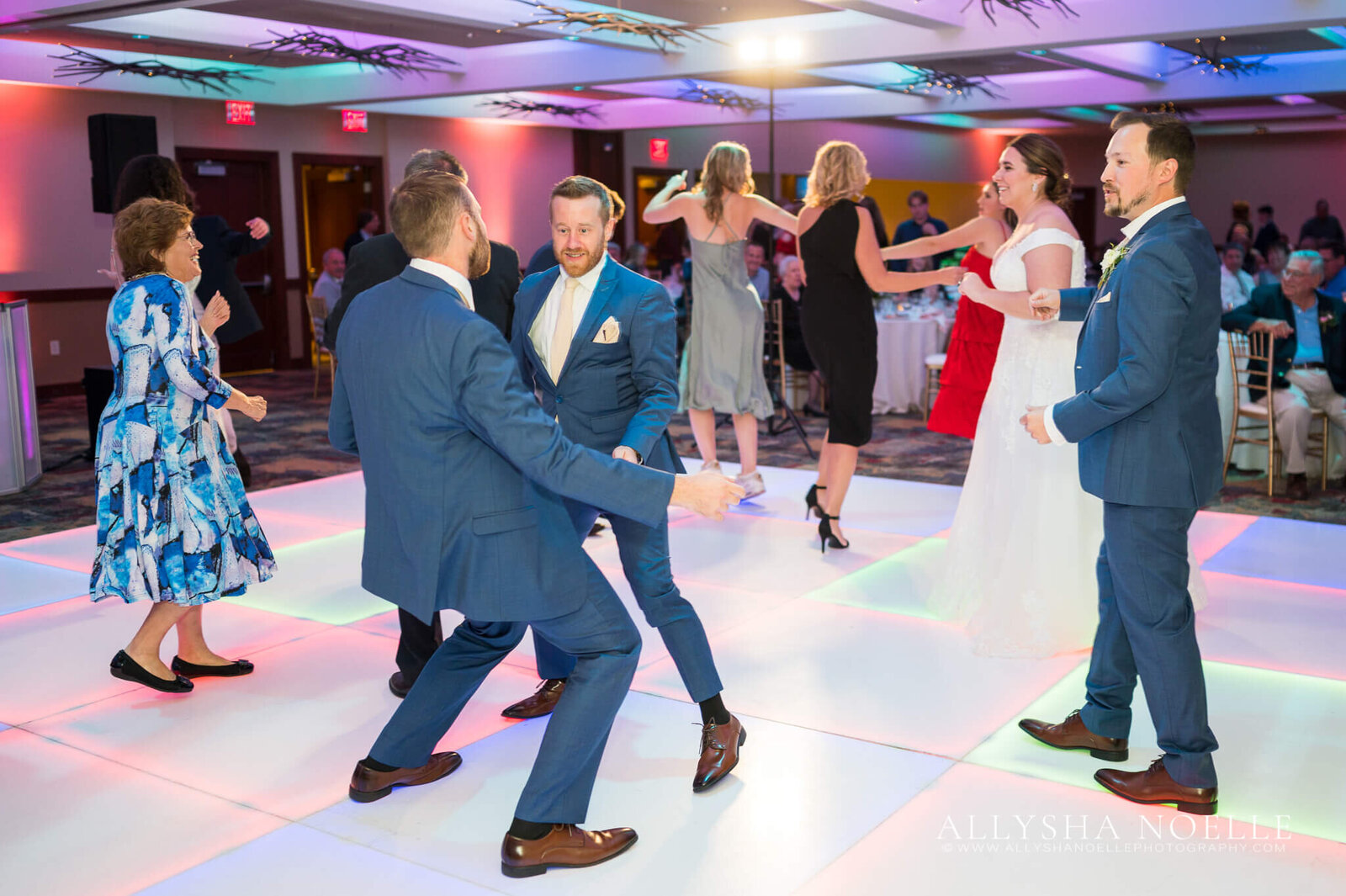 Wedding-at-River-Club-of-Mequon-935