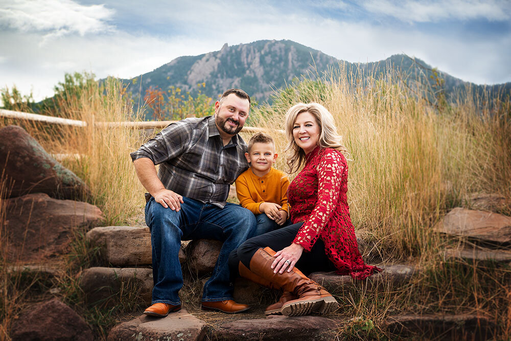 south-mesa-trailhead-family-portrait-rocks-mountains-boy-mom-dad-colorado-boulder