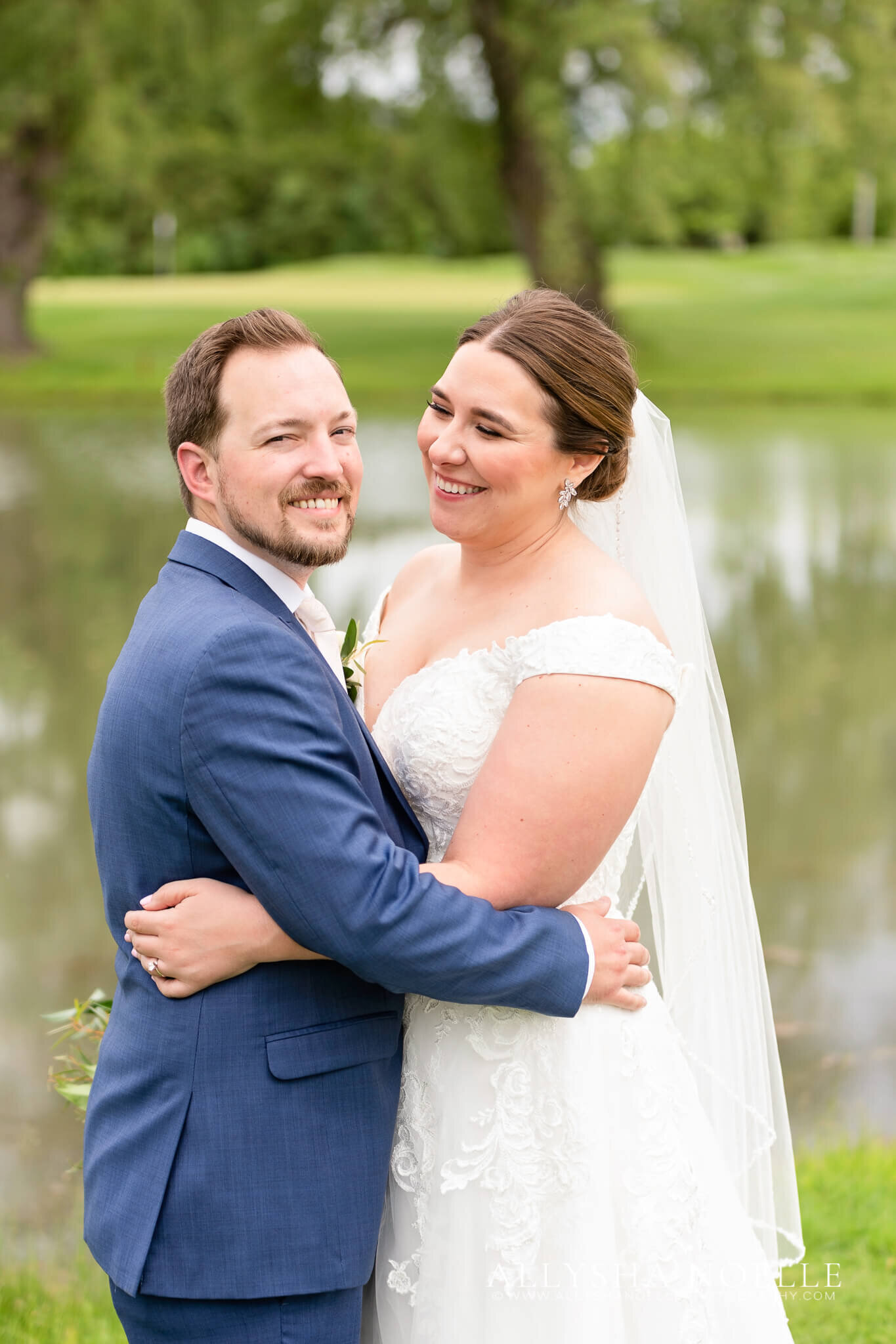 Wedding-at-River-Club-of-Mequon-352