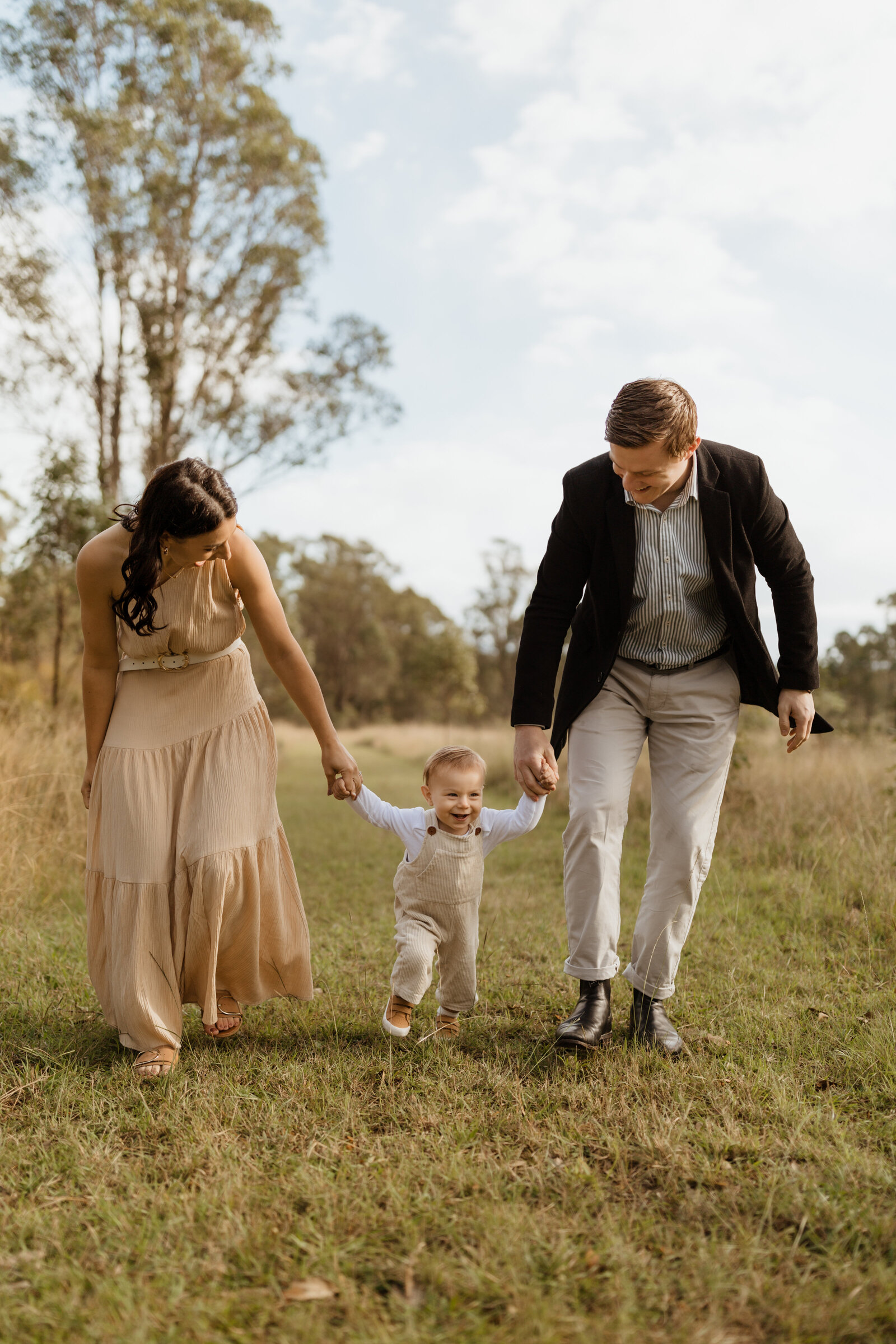 lighthearted-family-session-hills-district-photographer