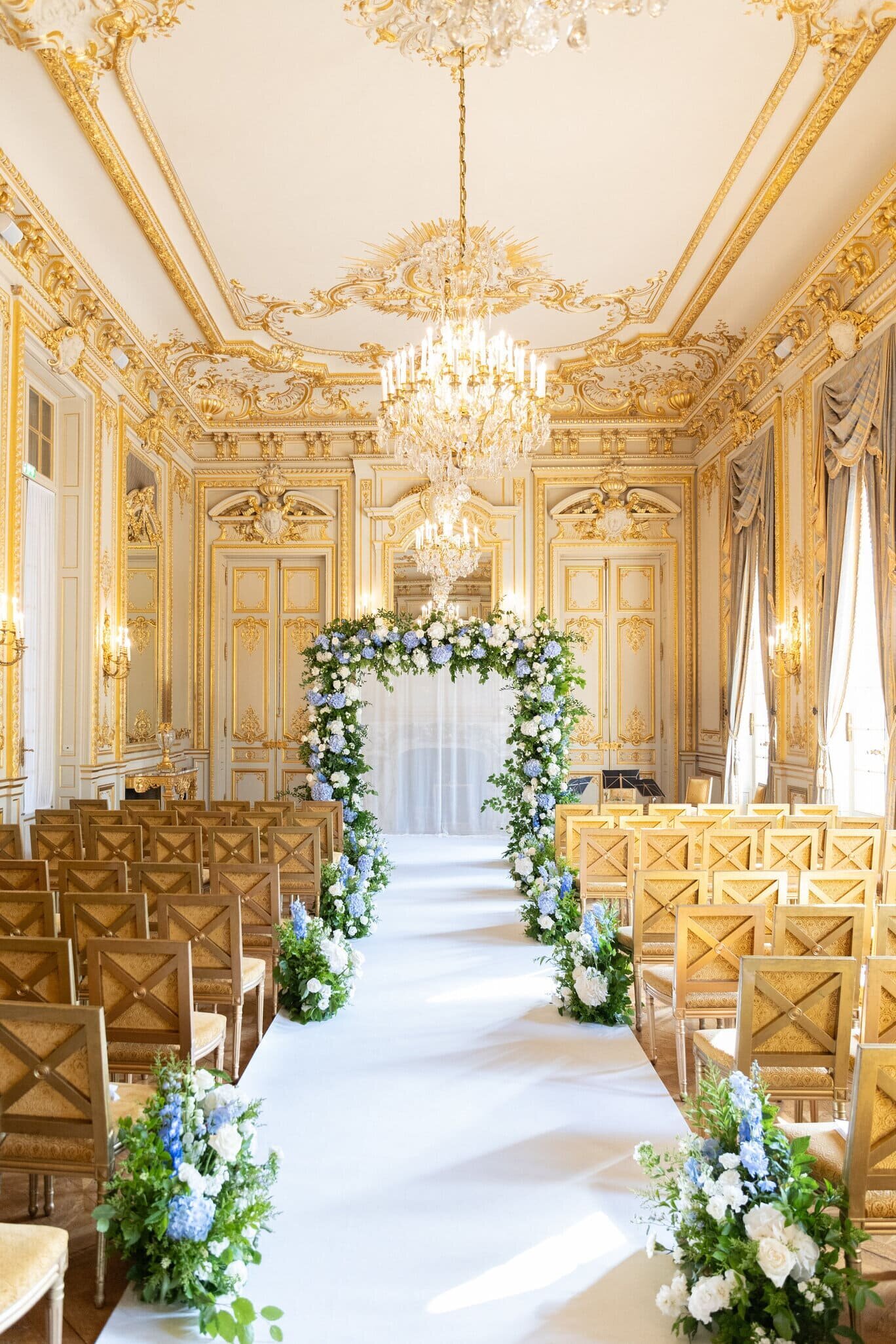 floral-arch-at-the-castle
