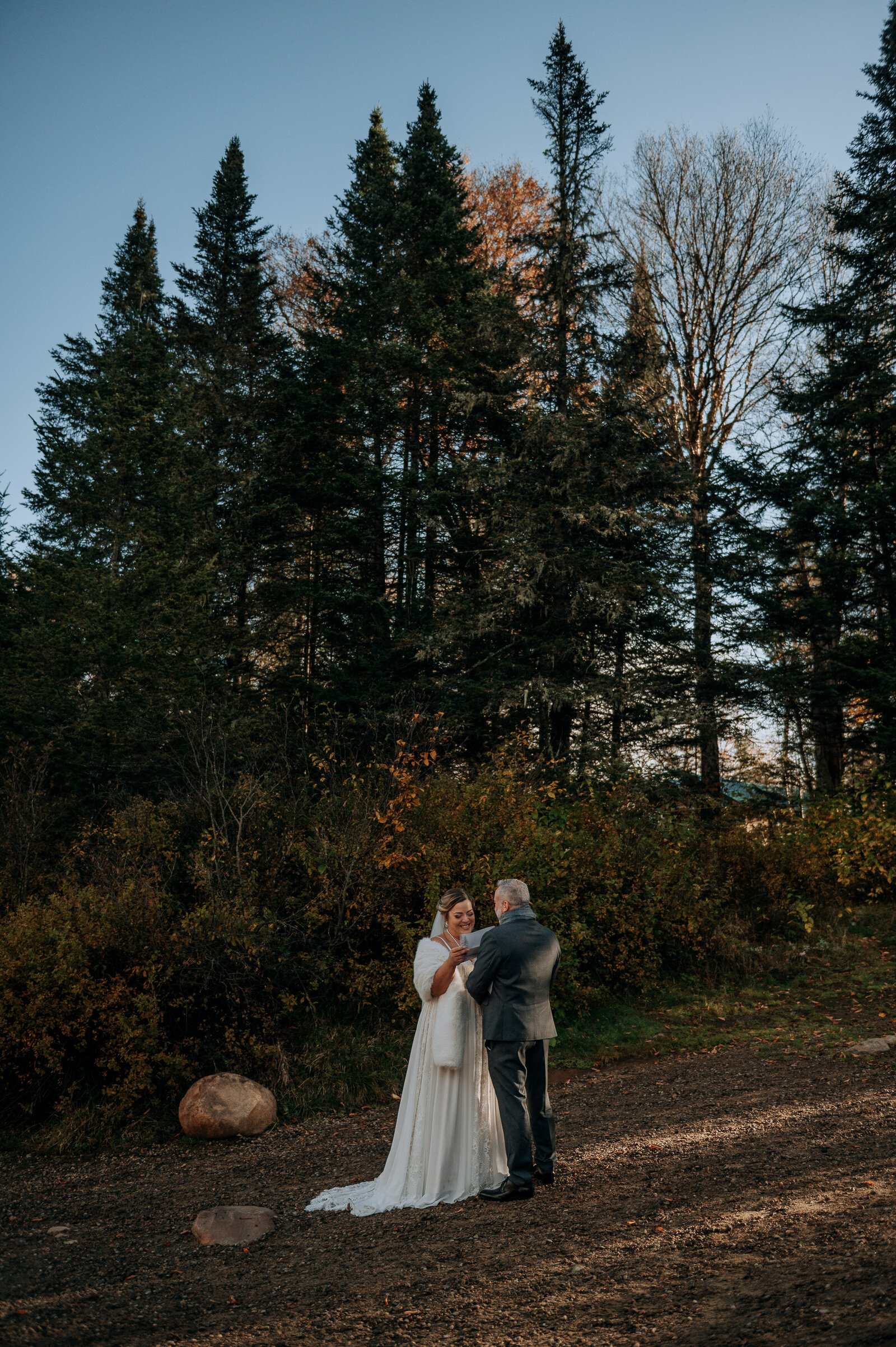love-is-nord-mariage-intime-elopement-parc-national-jacques-cartier-quebec-00009