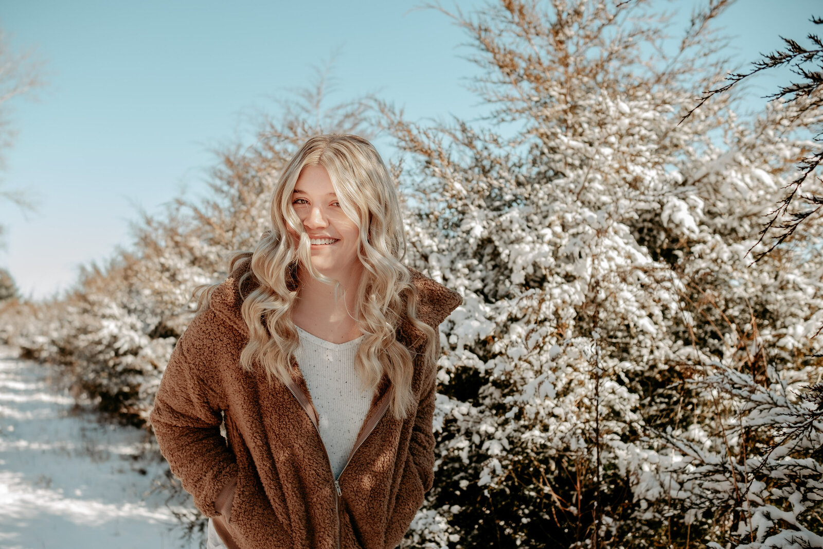 winter-senior-session-snow-mattoon-charleston-photography-3
