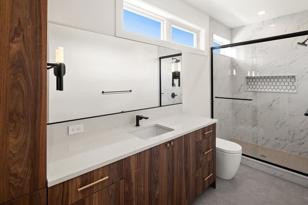 Livingston-Custom-Homes-West-Kelowna-Spec-Build-Bathroom-Full