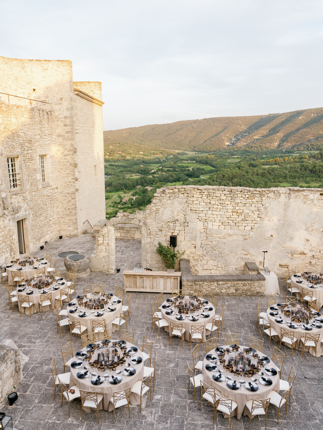 magnificent-wedding-reception-chateau-de-lacoste-en-france
