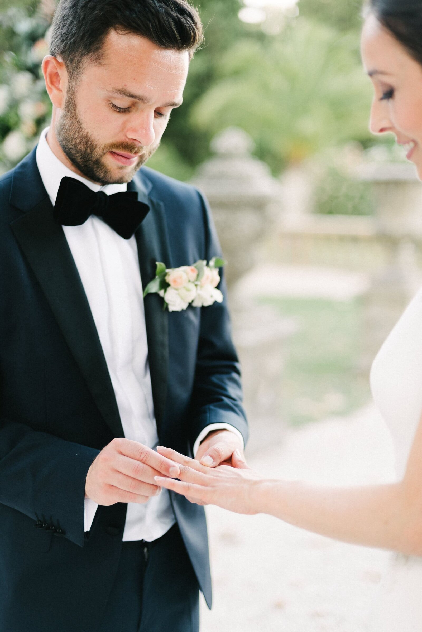 chic-and-elegant-wedding-ring-exchange