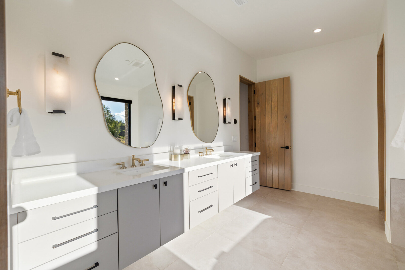 Chalet-and-Co-Park-City-Interior-Designer-organic-bathroom-double-vanity