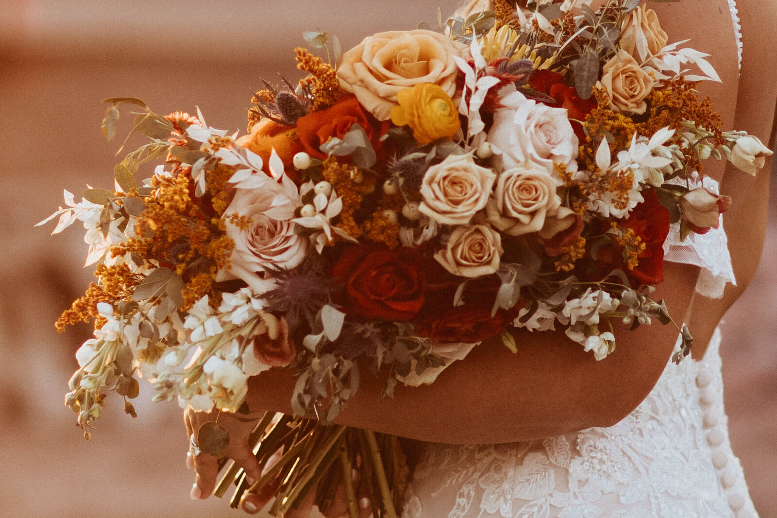 gold-canyon-wedding-couple-taylor-hanson-photography-43