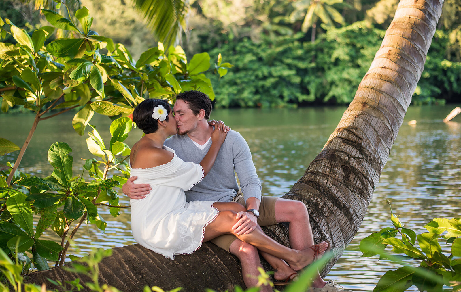 Engagement photographer on Maui