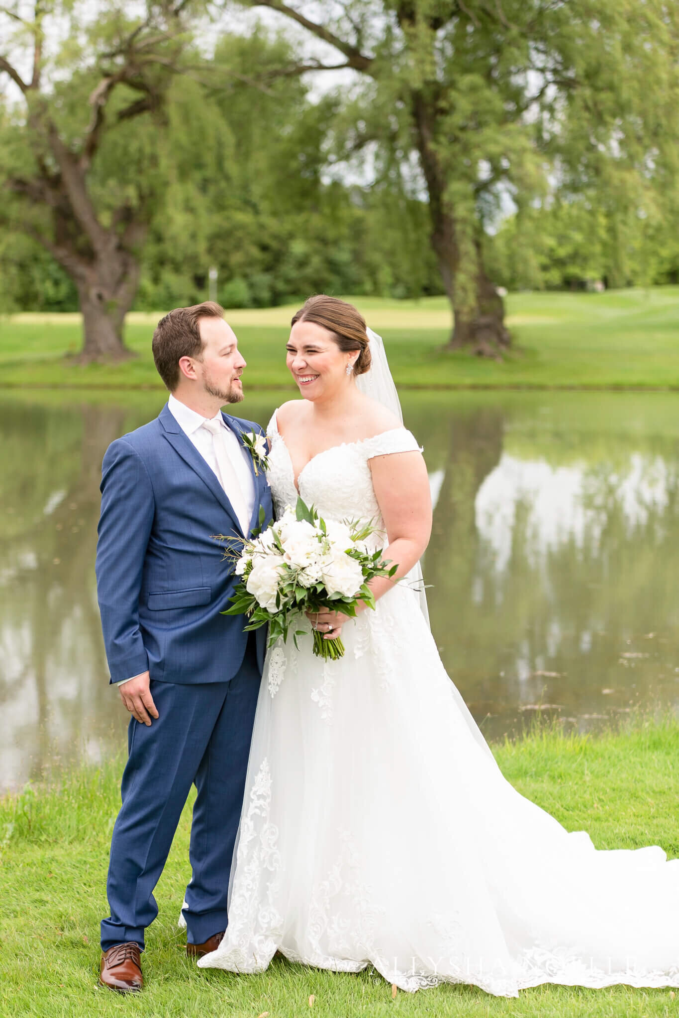 Wedding-at-River-Club-of-Mequon-324