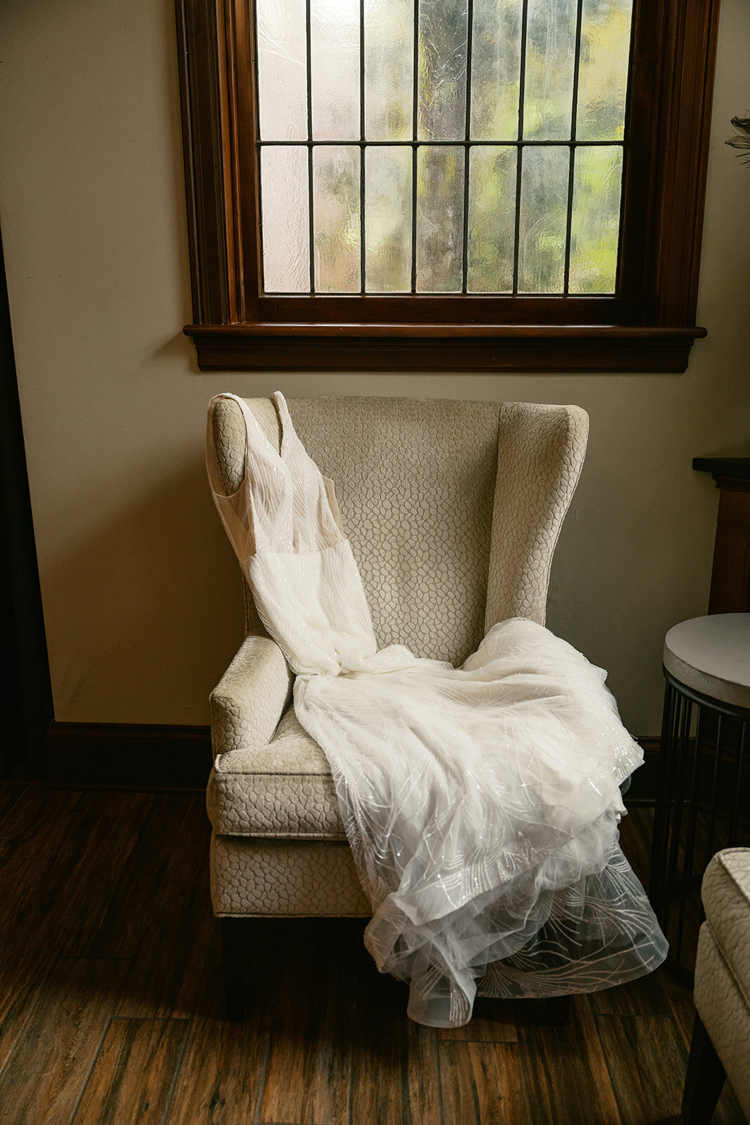 Jordan Grover Photo is a wedding photographer serving St. Louis, Central, and Eastern Missouri as well as travel + destination weddings. Jordan Grover Photo is an editorial and documentary style of photography.