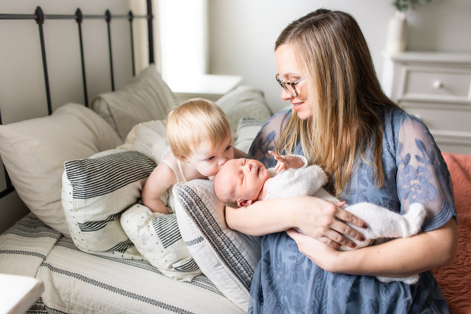 in-home_newborn_lifestyle_photography_session_Frankfort_KY_photographer_baby_boy-2