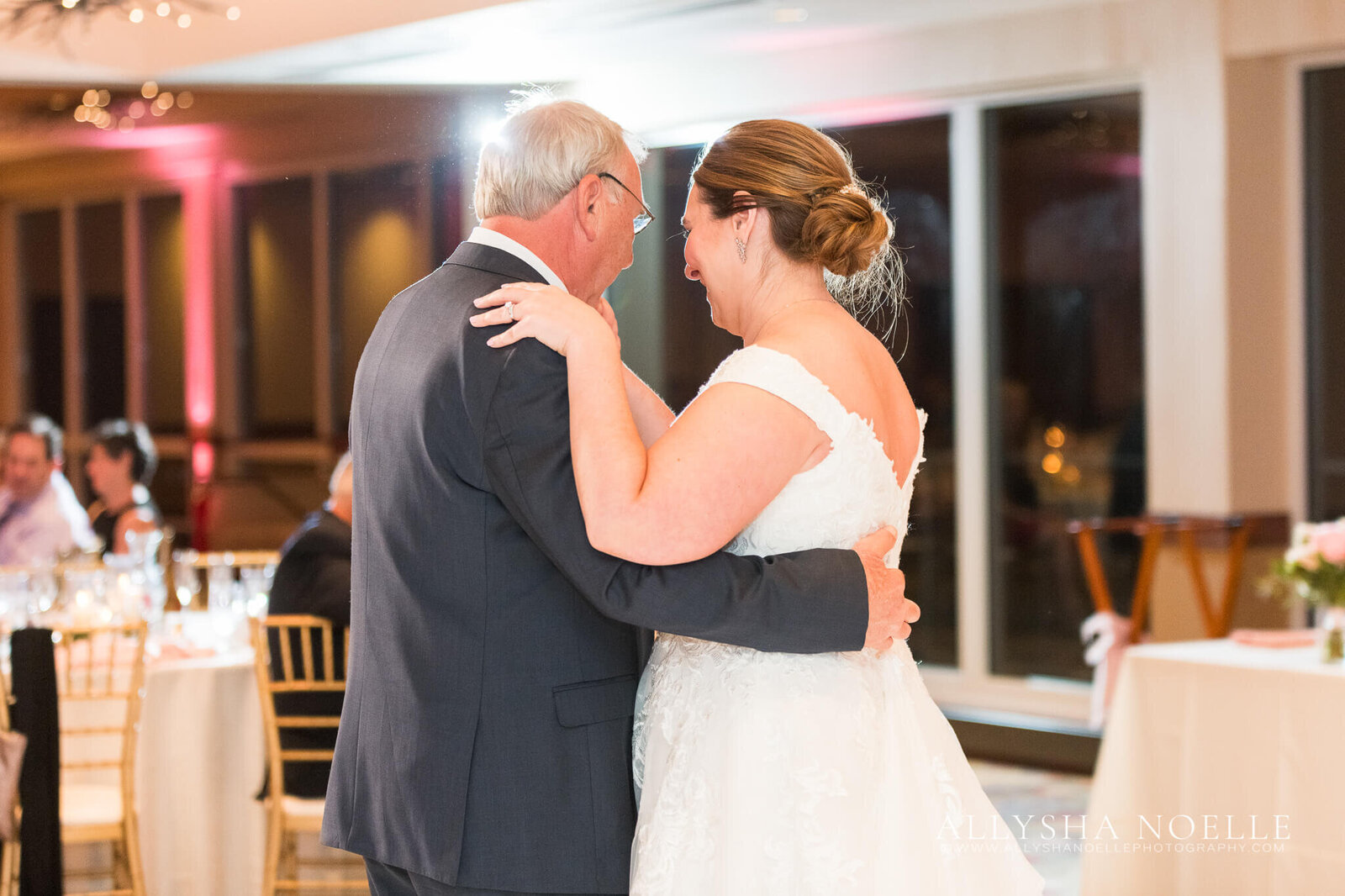 Wedding-at-River-Club-of-Mequon-891