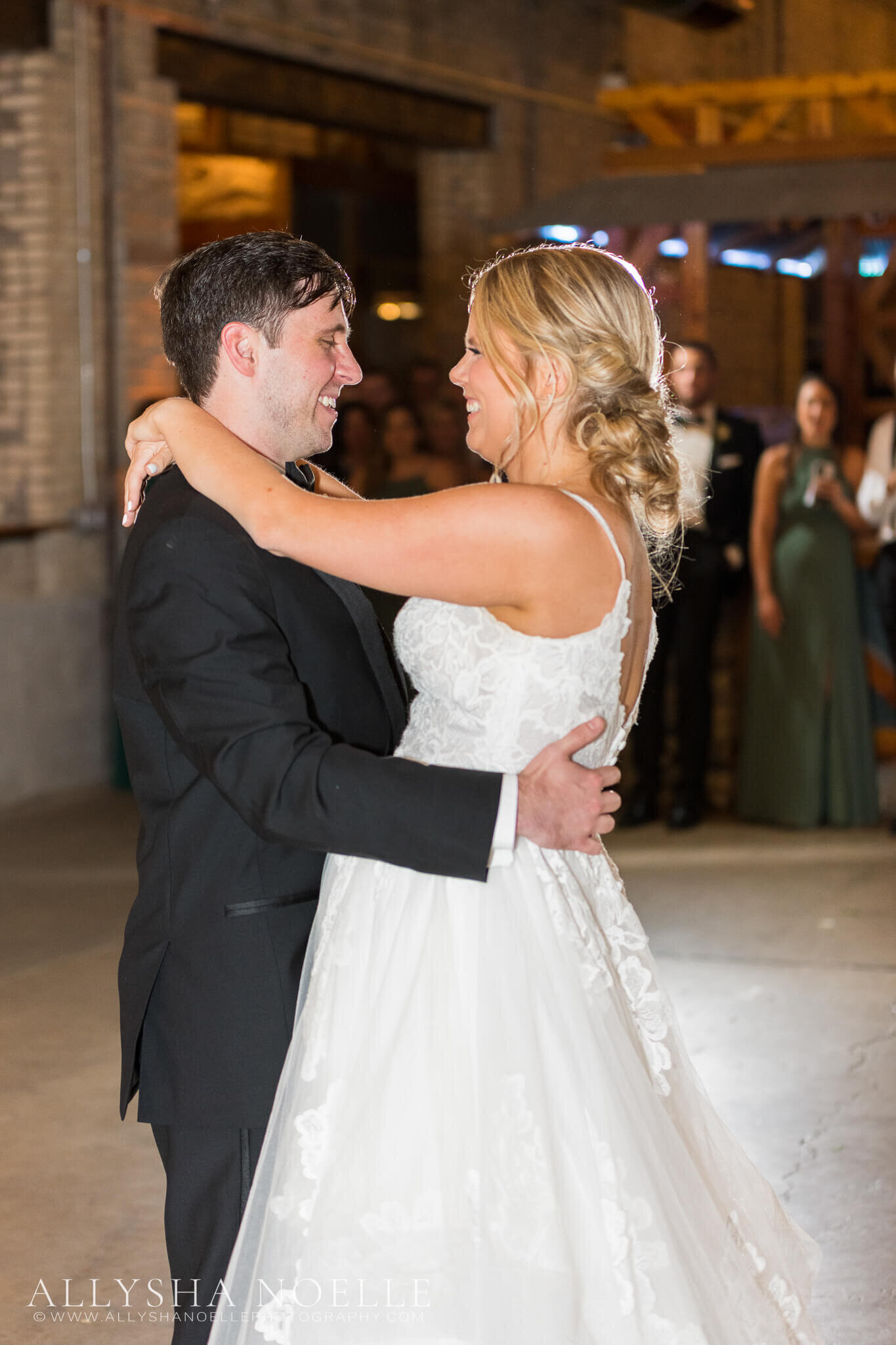 Wedding-at-The-Factory-on-Barclay-in-Milwaukee-1064