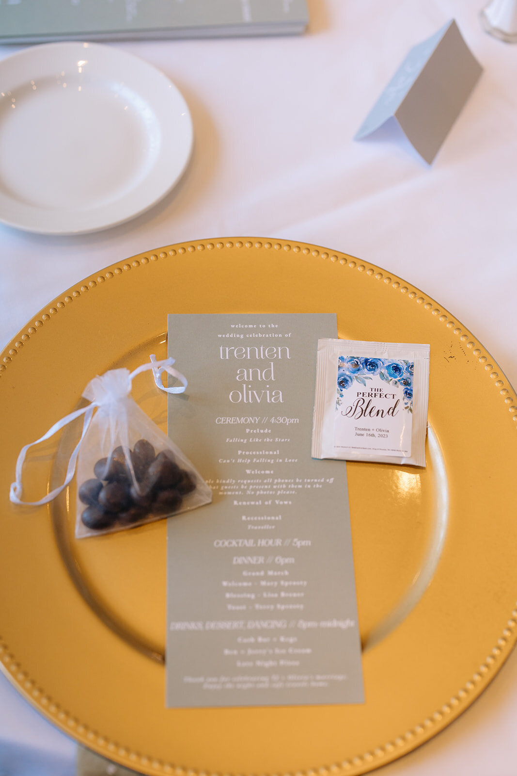 wedding-guest-place-setting-details