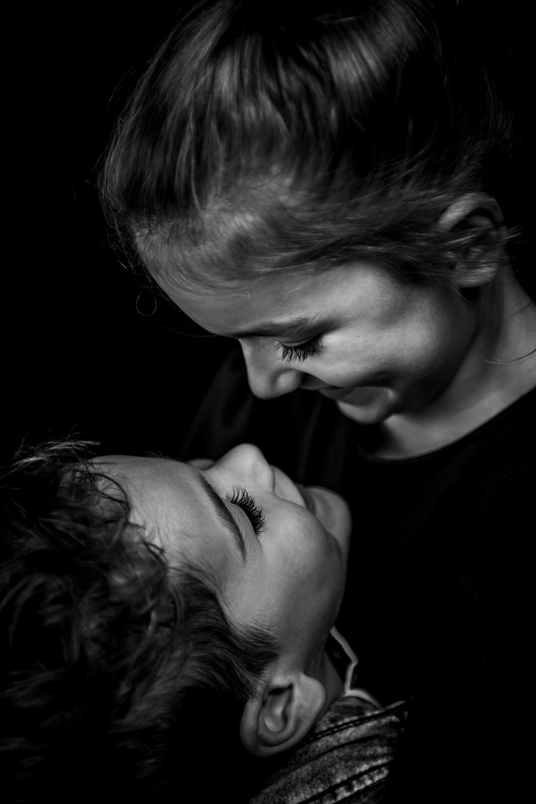 Spontane gezinsfotografie met natuurlijk licht door fotograaf in Spijkenisse