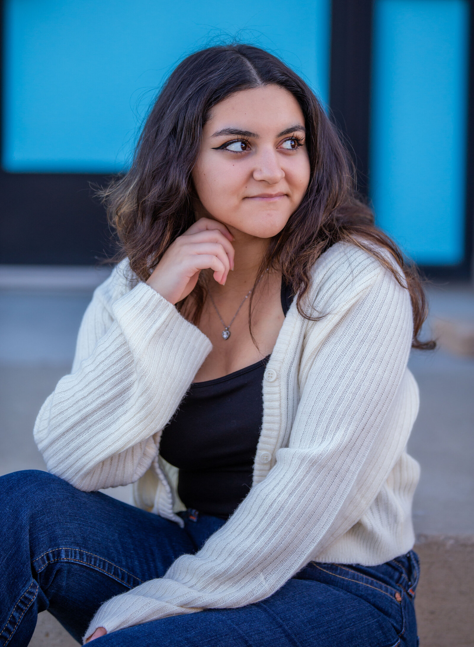 senior girl looking over shoulder