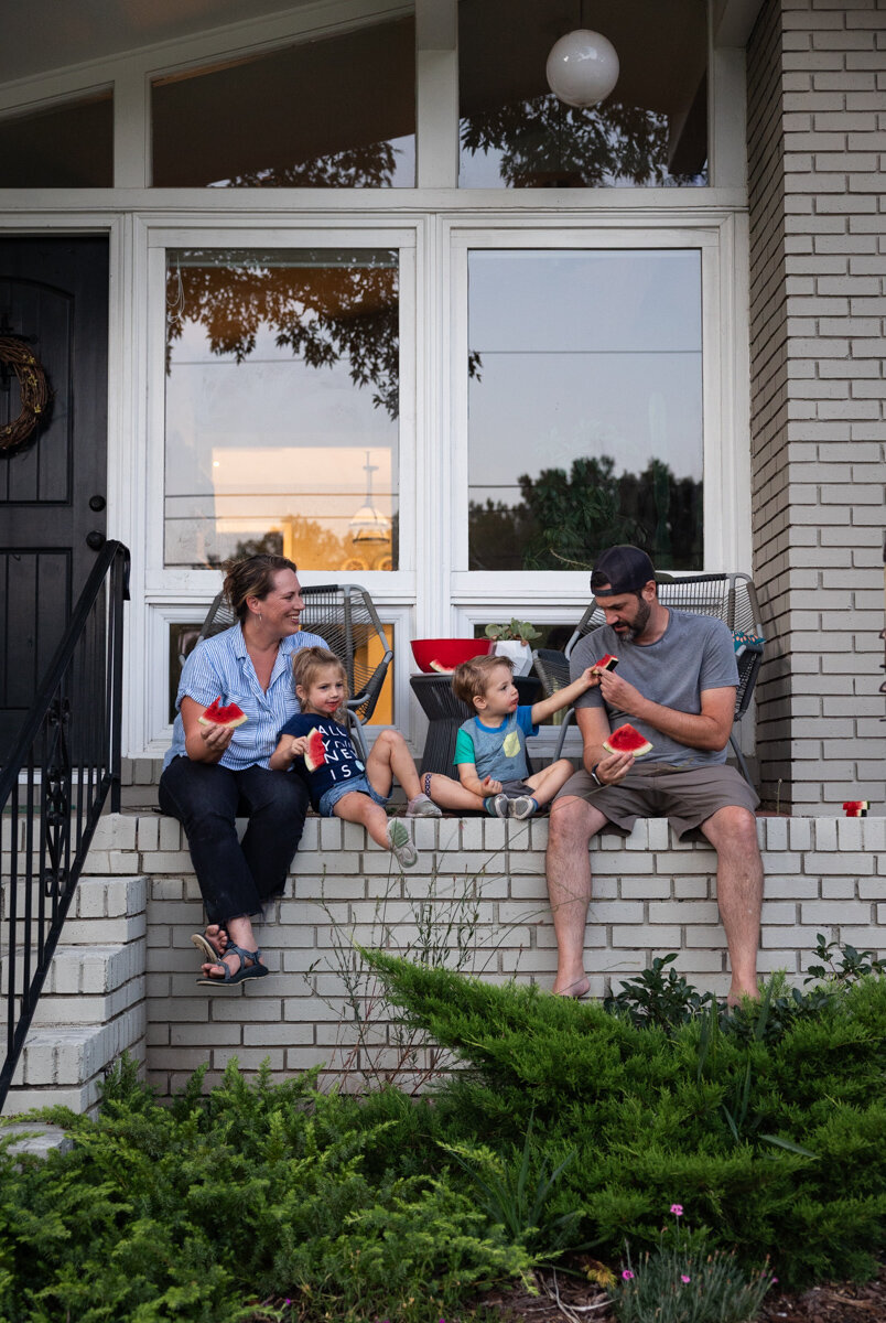 LightCreative_202408_AbigailJosh_watermelonfrontporch_documentaryfamily_003