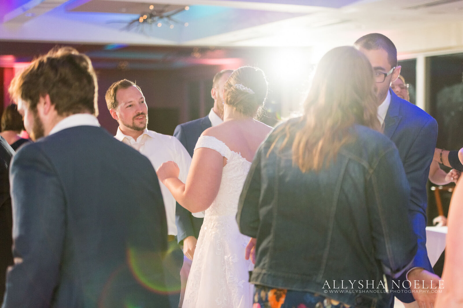 Wedding-at-River-Club-of-Mequon-963