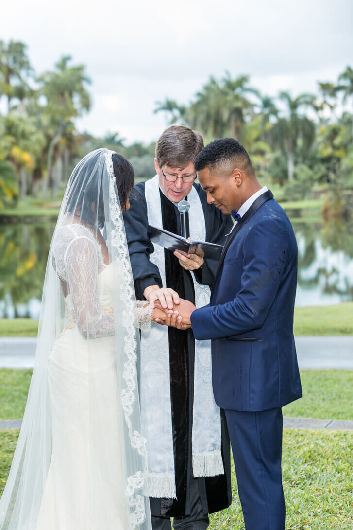bride-groom-pastor-prayer-fairchild-tropical-botanic-garden-florida-25