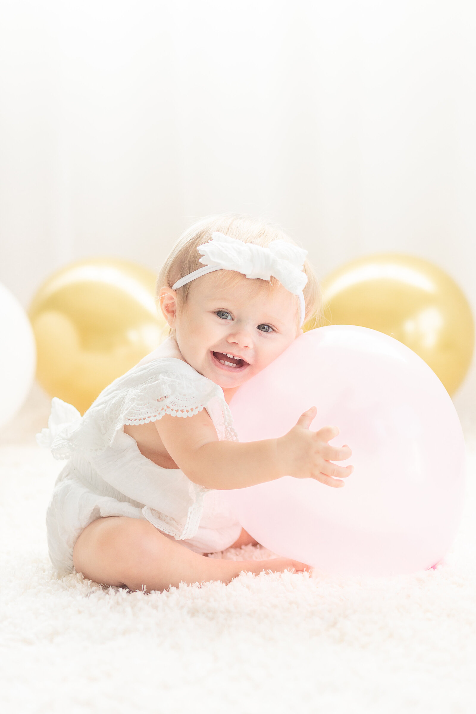 Ann Arbor Newborn Photographer takes photos of baby girls first cake smash session at Studio Neue