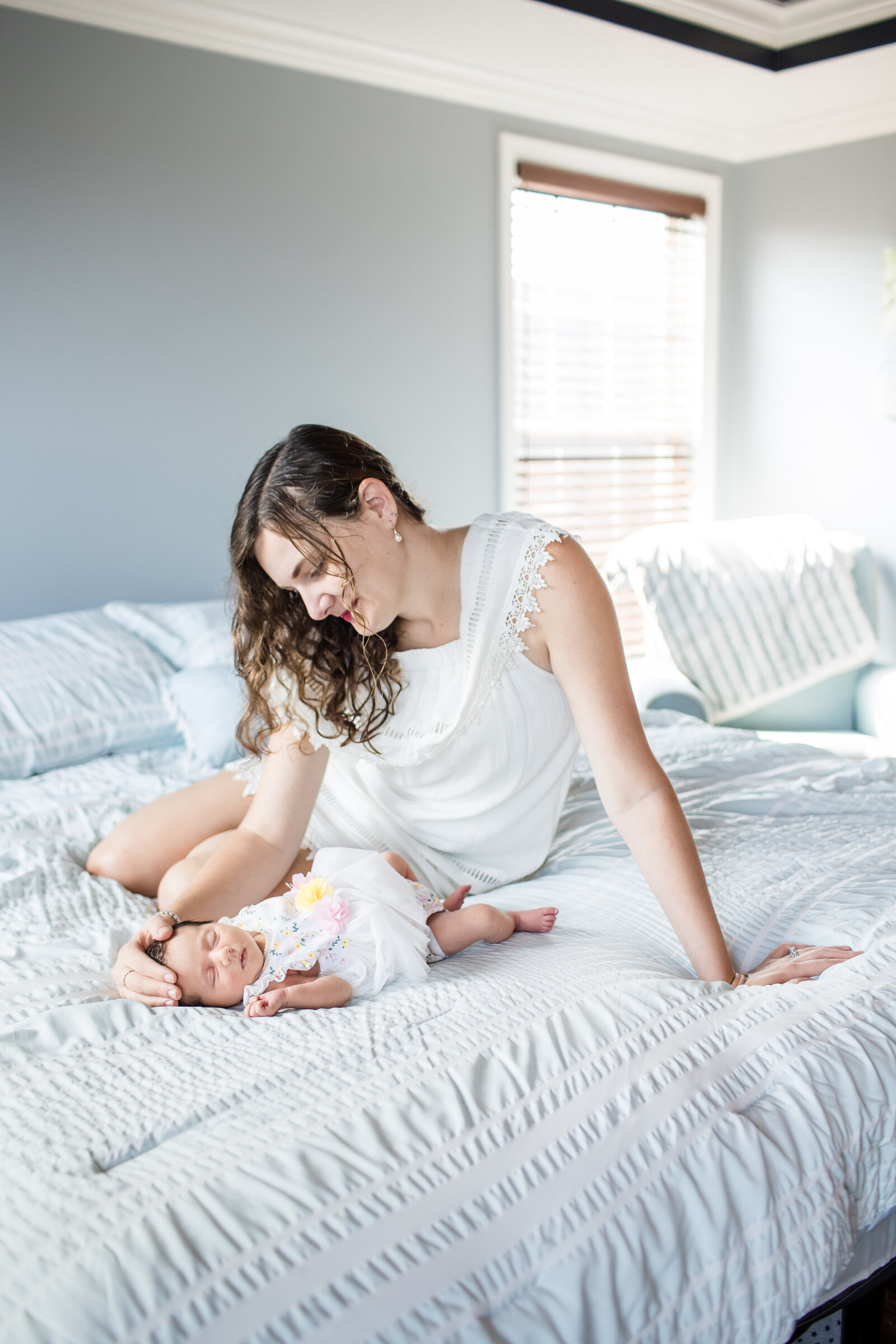 Baby_girl_in-home_newborn_lifestyle_photography_session_frankfort_KY_photographer1