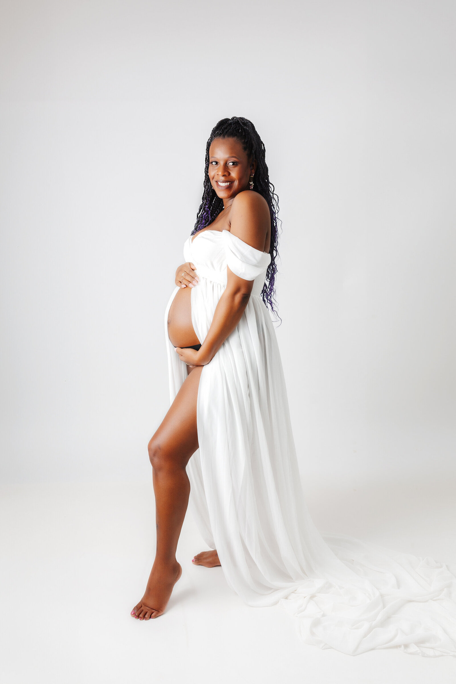 woman 36 weeks pregnant in studio maternity session