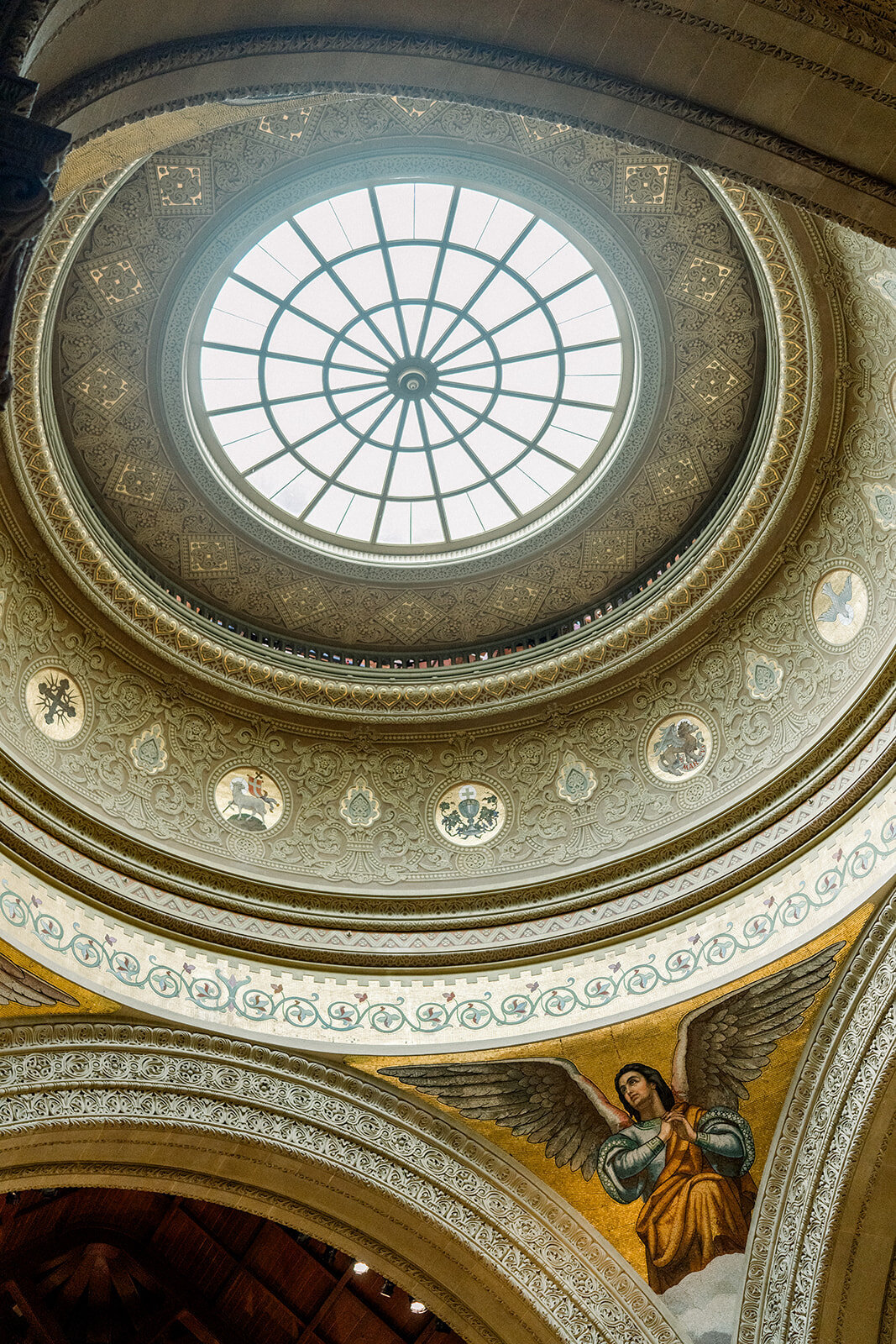 The intricate and ornate ceiling of Stanford Memorial Church, highlighting the stunning architectural beauty of this iconic wedding venue.