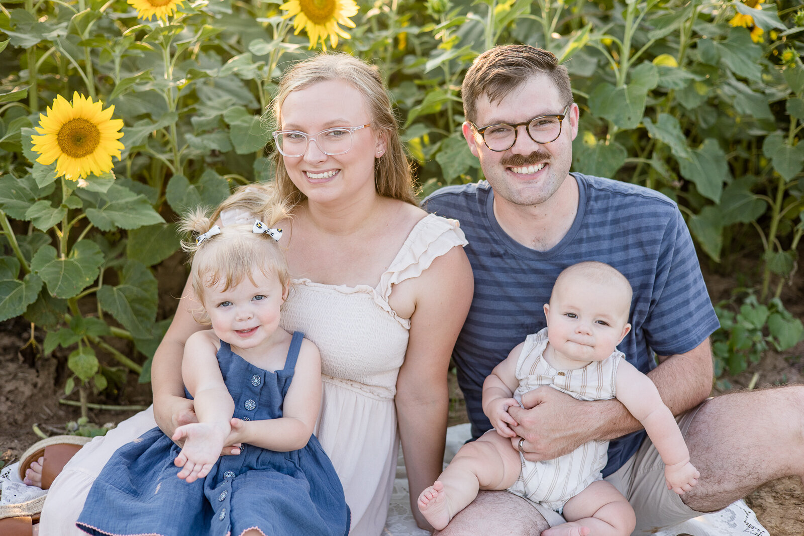 Outdoor_sunflower_family_photography_session_Georgetown_KY_photographer-5