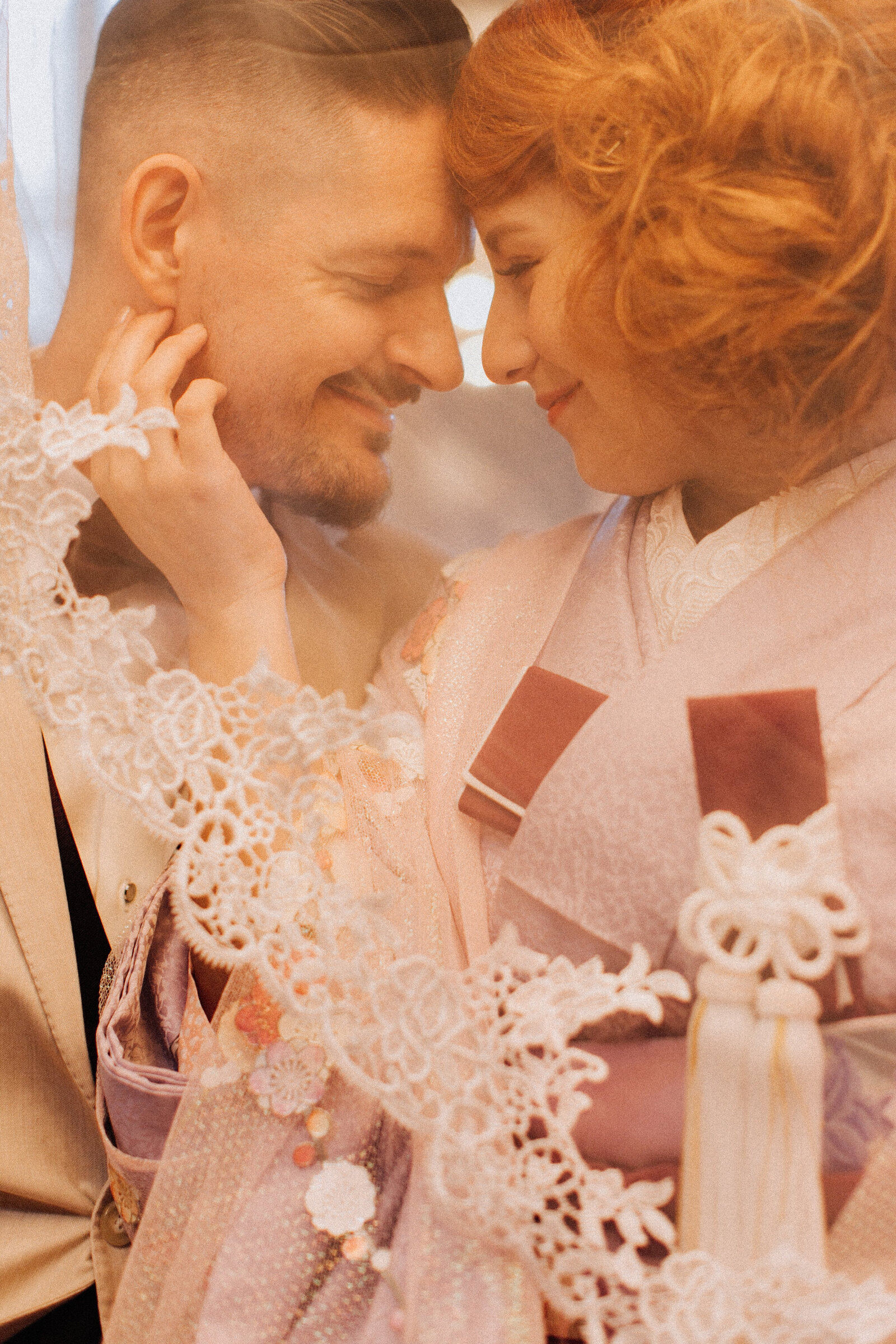 Intimate close-up beneath a lace veil at Carondelet House, Los Angeles; bride wearing lavender wisteria wedding kimono rental | レースのベール越しに寄り添う新郎新婦。ラベンダー藤柄の着物レンタル花嫁 カロンデレットハウス（ロサンゼルス）