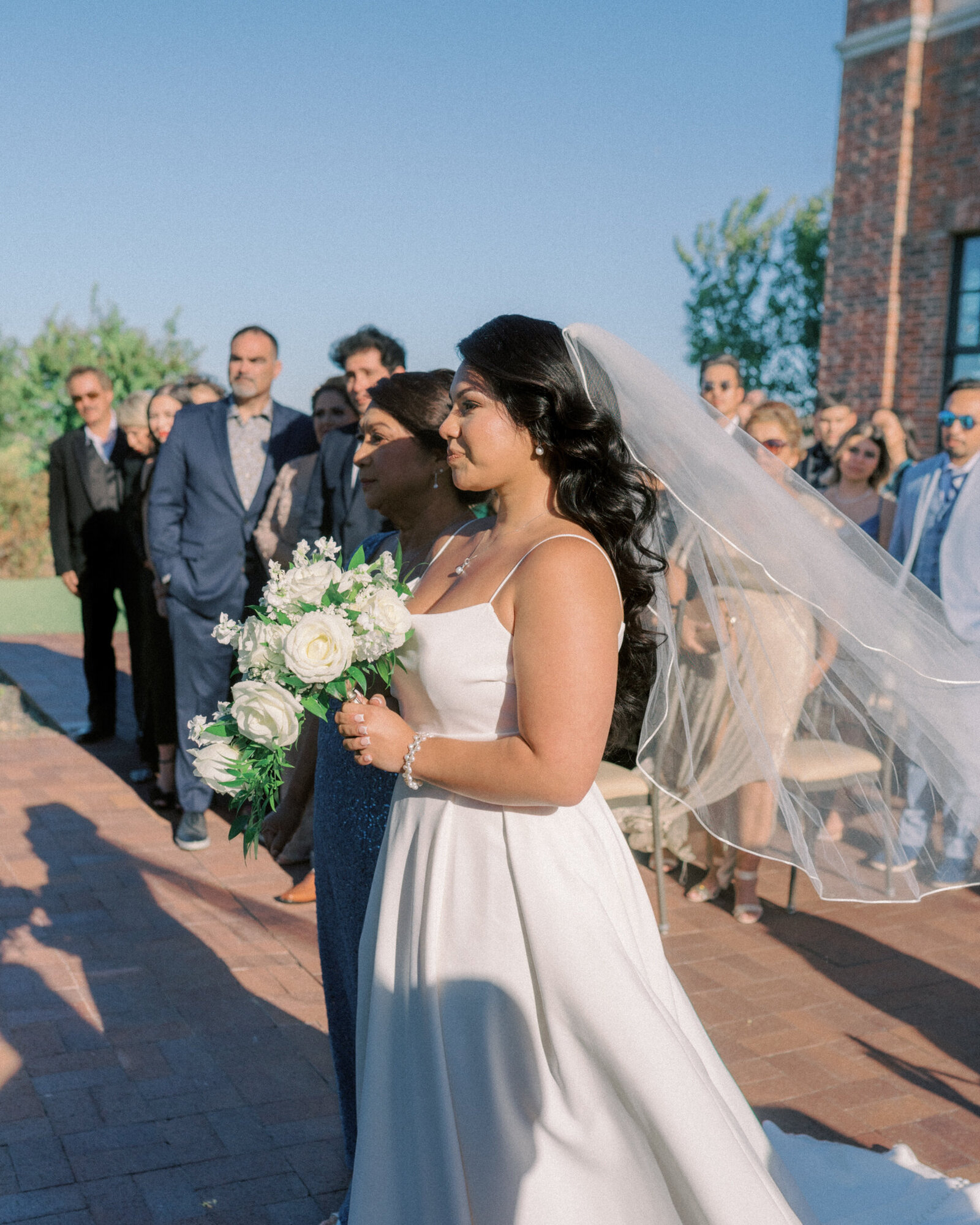 Fort Worth bride walks down the aisle with her mother in Fort Worth