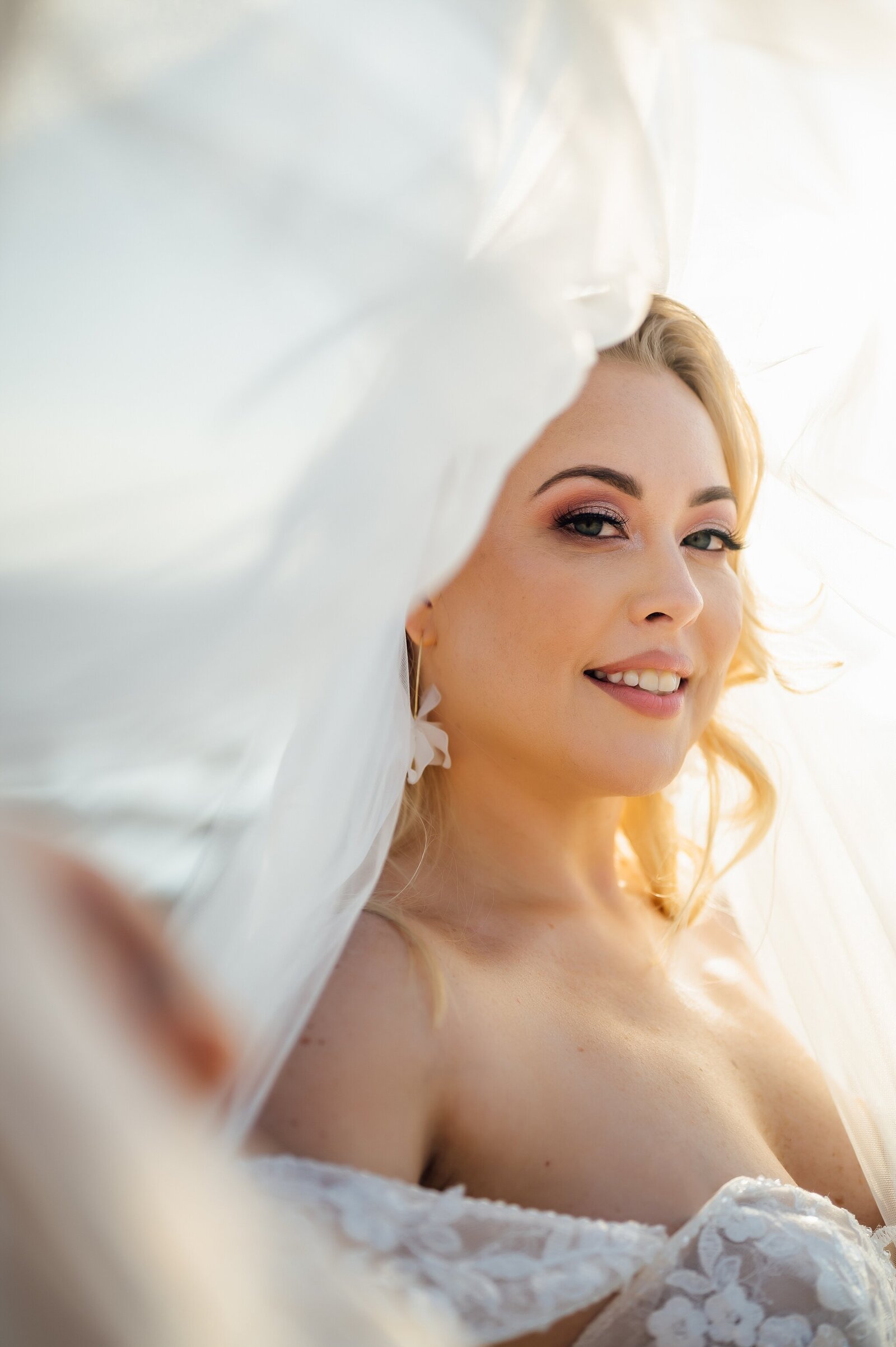 beautiful big island bride in a veil
