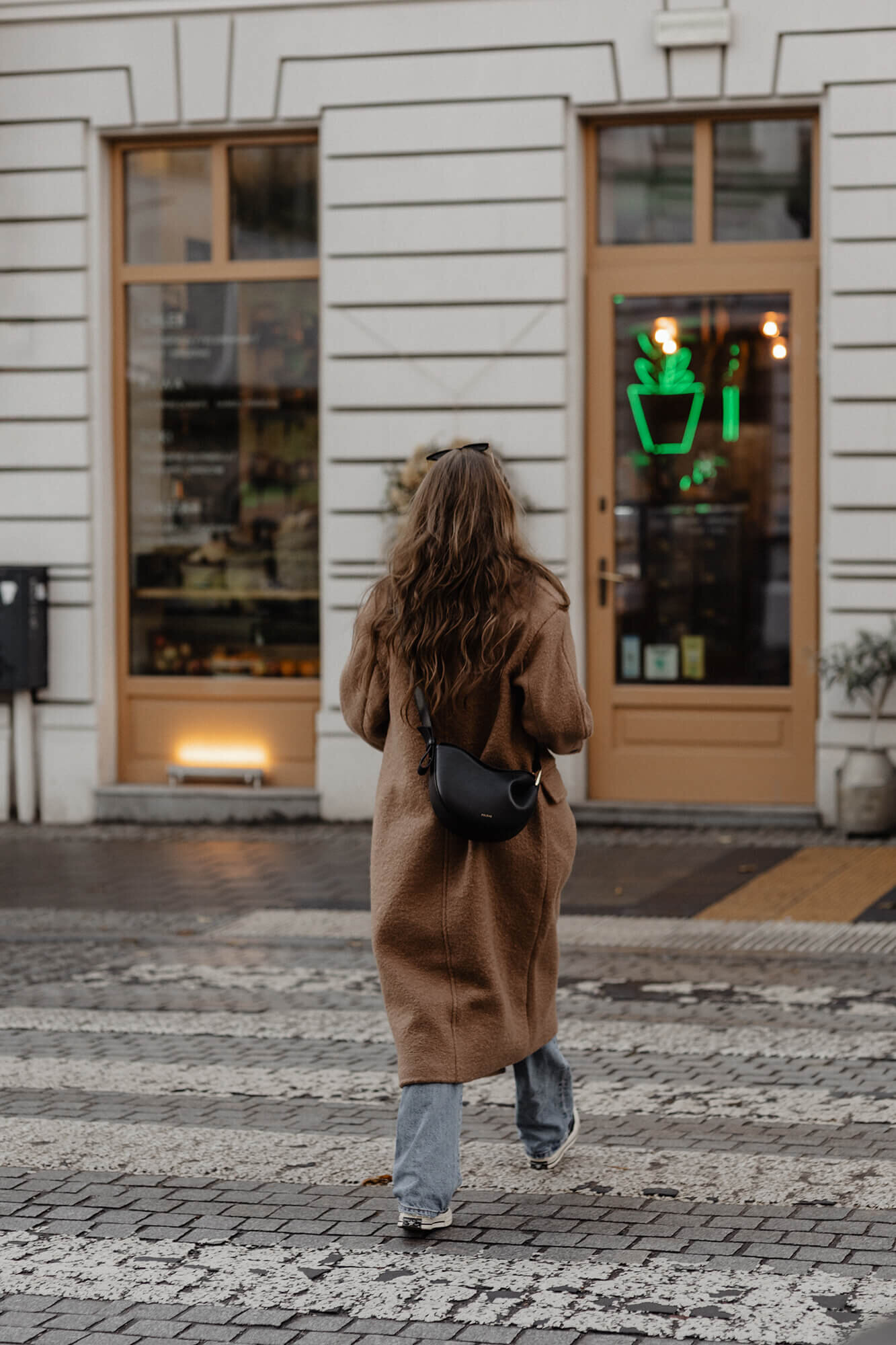 kaboompics_city-chic-in-autumn-casual-fall-outfit-fashion-trends-33469